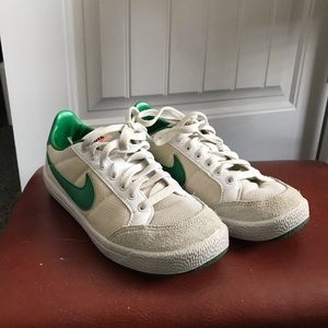 Vintage Nike Sneakers